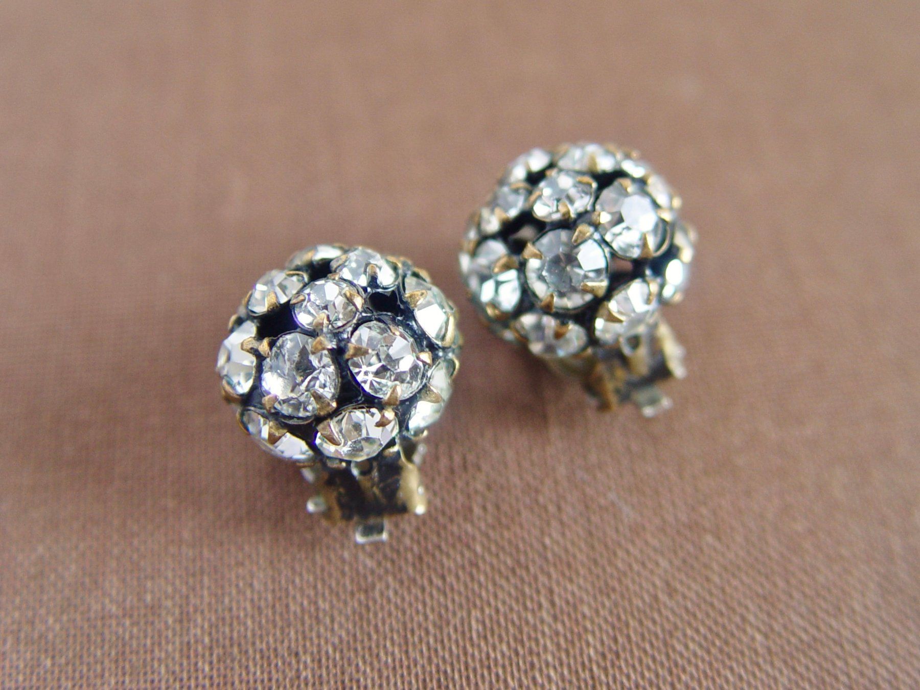 Gablonzer Ohrringe & -stecker: Kugelige vintage Strass Clips – Gebraucht aus Henggart von elsternwerk