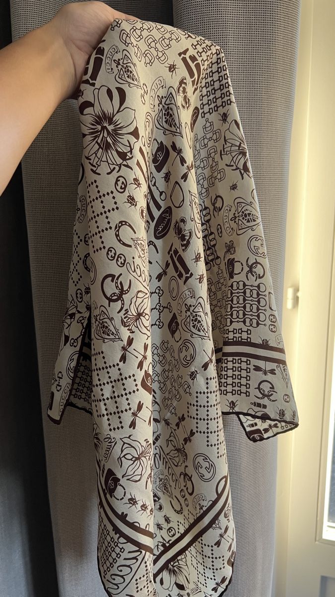 Gucci Foulard & Sciarpe: Seidenschal Gucci 90x90cm – Usato da Bern venduto da sheela3000 2