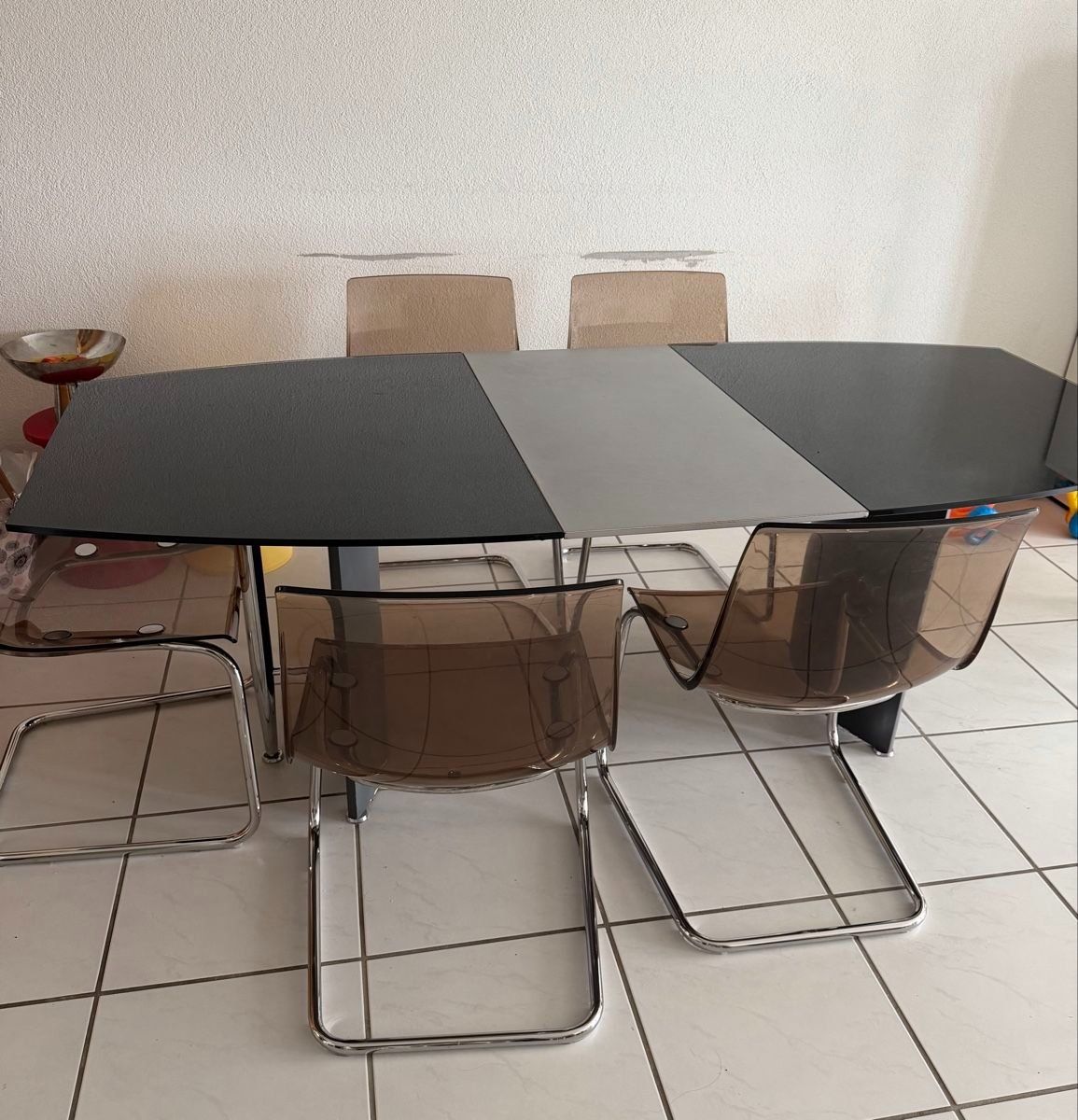 Set de table et chaises: Glass Esstisch mit 4 Stühlen – D'occasion à Kaltbrunn par maxi5600 2
