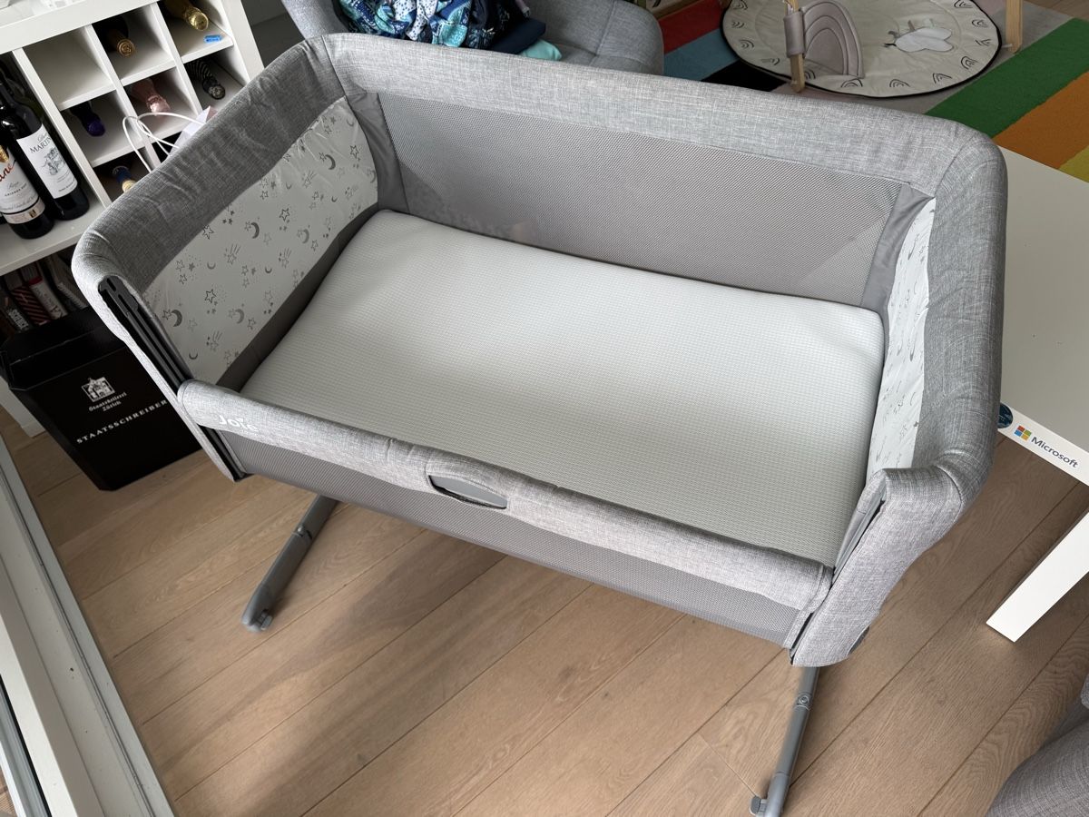 Lits: Joie Roomie Glide Beistellbett grau – D'occasion à Küsnacht ZH par zab_lkd5