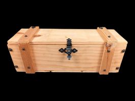 Holztruhe