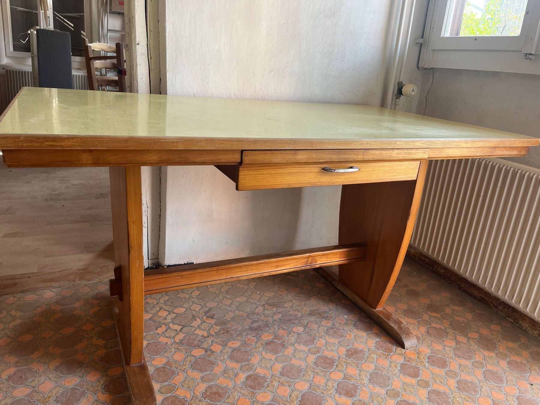 Tavoli: Holztisch mit Schublade – Usato da Brüttelen venduto da Kessa