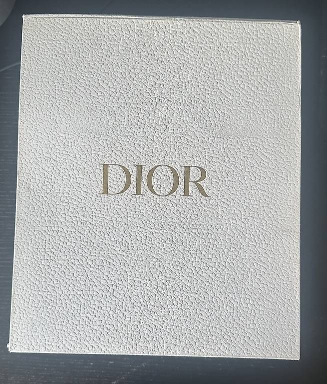 Tutte le decorazioni: Dior Weihnachts-Schneekugel mit Originalbox  – Nuovo e nell'imballaggio originale da Basel venduto da kyl_l5ml 1