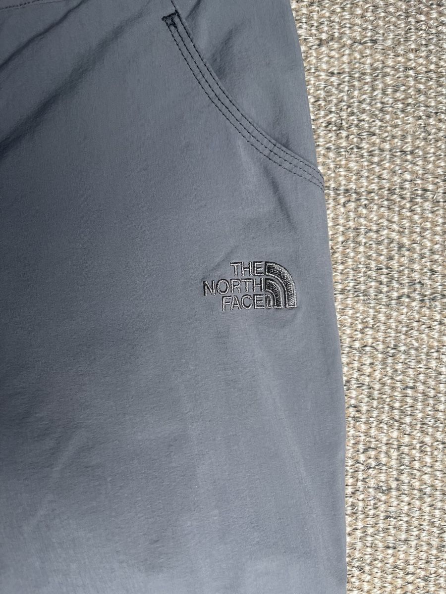 North Face Pantaloni: Pantalon The North Face, transformable, taille 36 – Nuovo (secondo la descrizione) da Baulmes venduto da resel_.tm 2
