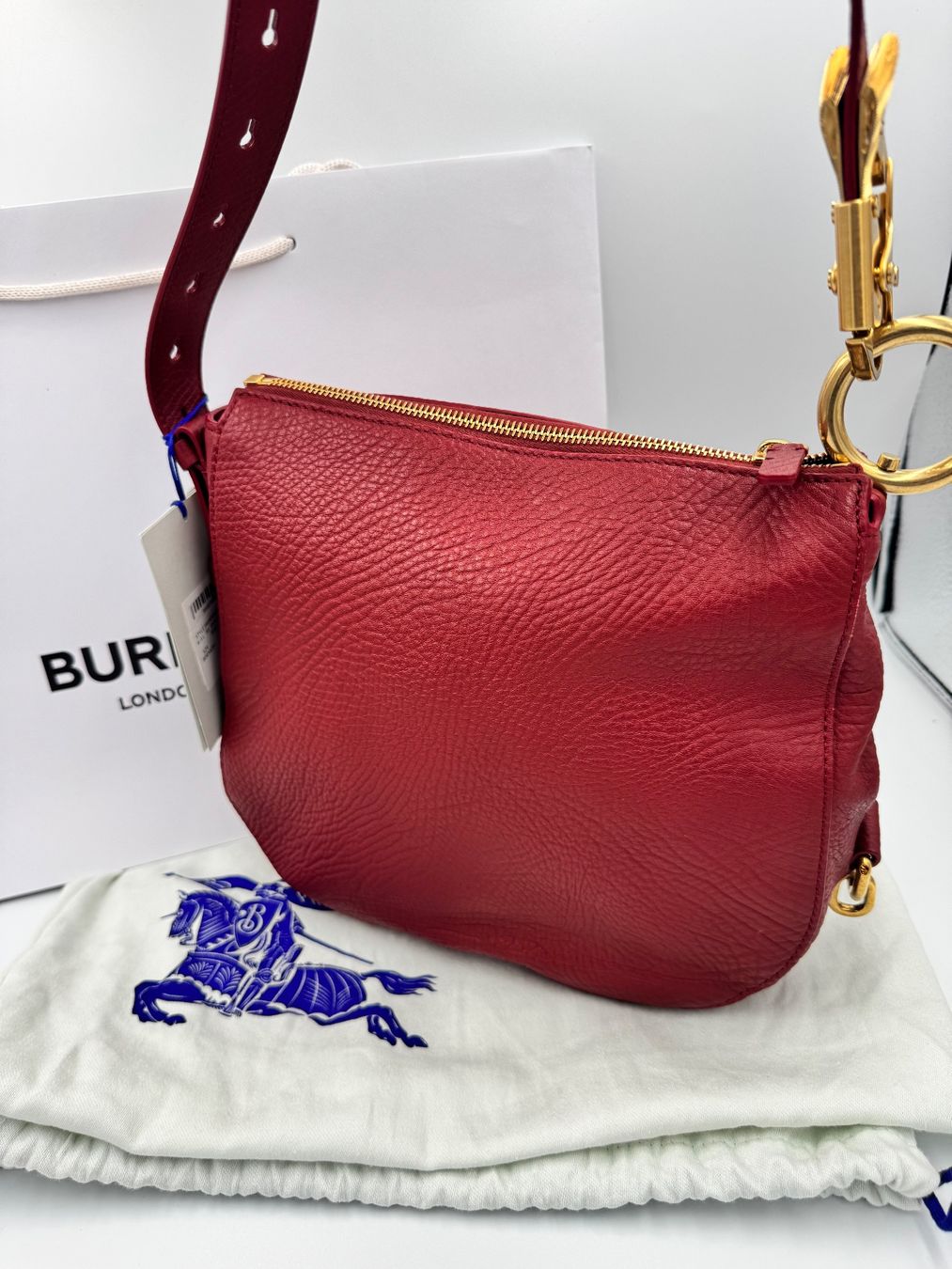 Burberry Borse da donna: 💝 Burberry Tasche small Knight ruby – Nuovo e nell'imballaggio originale da Wiedlisbach venduto da Sistershop 2
