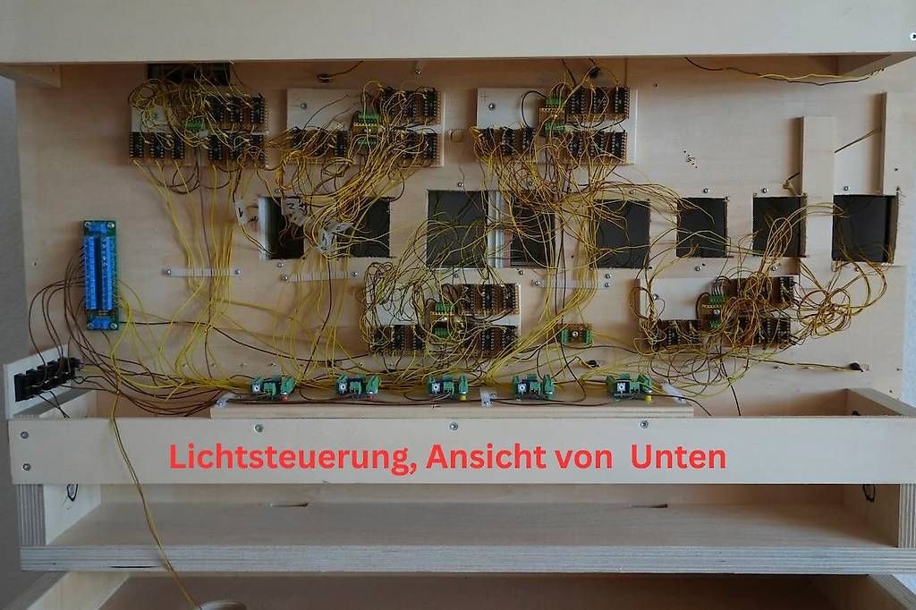 Modellini di ferrovie: Altstadt H0,  Untergestell mit Stromversorgung. – Usato da Untersiggenthal venduto da gra_b2nk 2