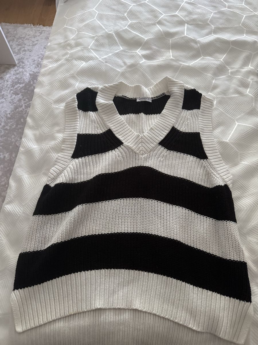 Stradivarius Top: Schwarzer Weste Pullover Streifen Grösse M von Stradivarius – Usato da Winterthur venduto da ebos1