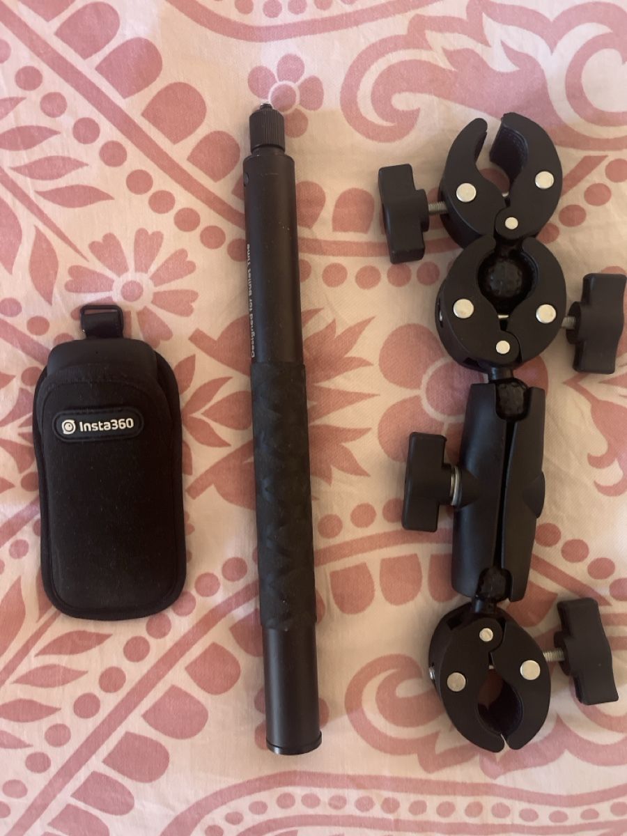 Insta360 Videocamere: Caméra insta 360x one + perche et support perche – Usato da Prilly venduto da mau_p6b8