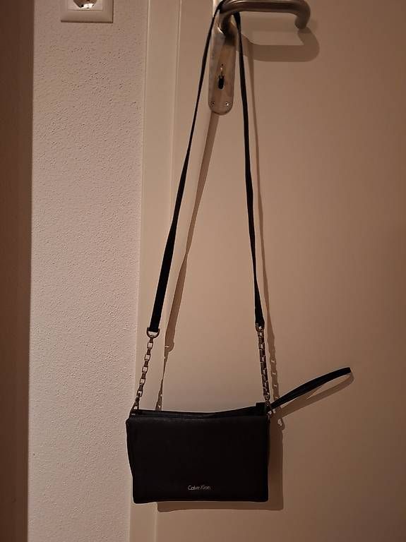 Calvin Klein Sacs femmes: Calvin Klein Clutch – D'occasion à Wil SG par kre_2w2t 2