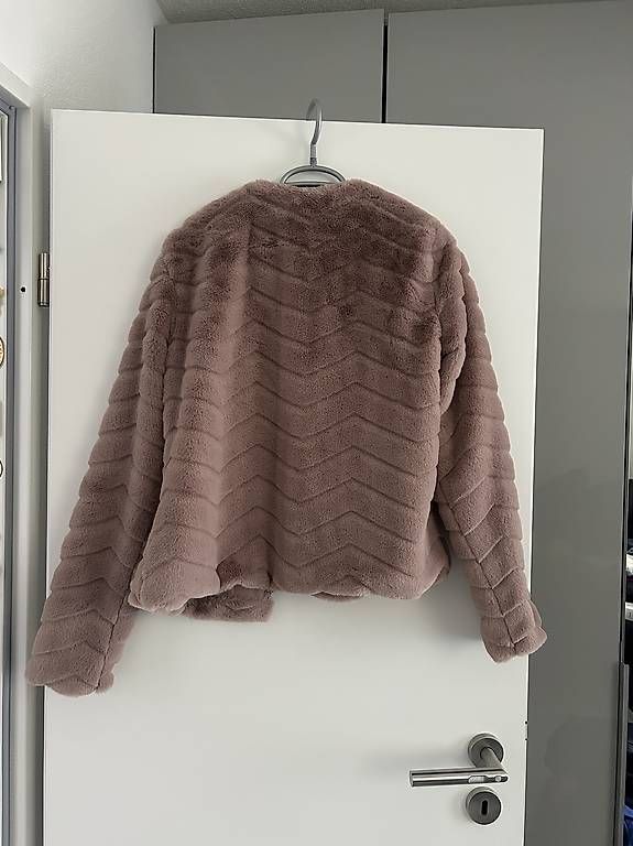 Giacche: Flauschige Jacke-Only Grösse S – Usato da Rothrist venduto da dam_2v82 1