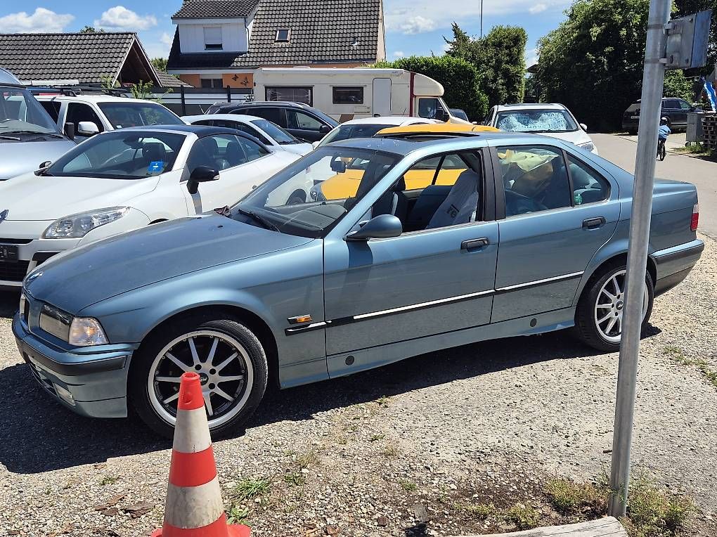Autos: Bmw E36 316 Limousine schalter Benzin – D'occasion à Schwadernau par MS90s 2
