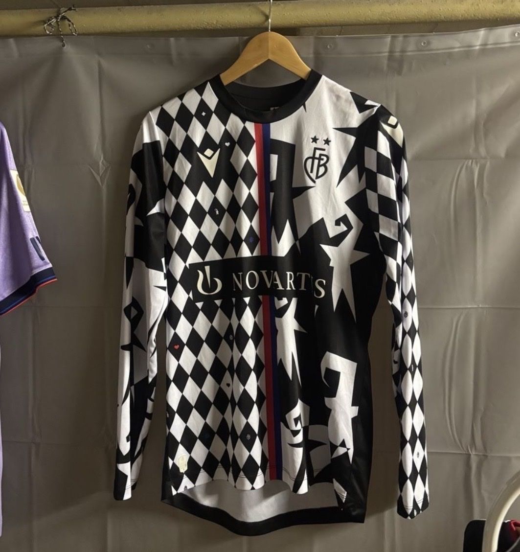Canottiere & Pantaloni: Fc Basel Fasnachttrikot – Usato da Basel venduto da kleinerprinz