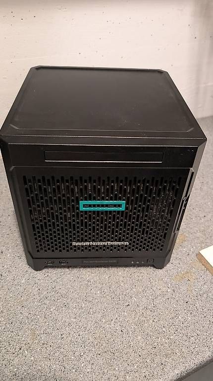 Hewlett Packard Server: HPE ProLiant MicroServer Gen10 | 32 GB ECC RAM | 4× 3.5" – Usato da Muolen venduto da mre_tz7r 1