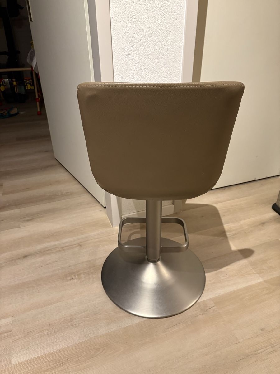 Hocker: Modern 2x Adjustable Bar Stools - Excellent Condition! – Gebraucht aus Liestal von perlacarrillo 3