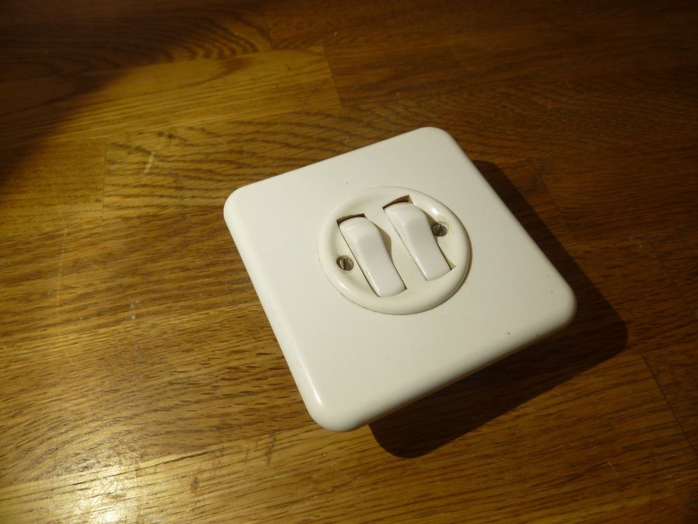 1 Antiker Doppel Wippschalter Schalter UP (Gebraucht) in Hochfelden für