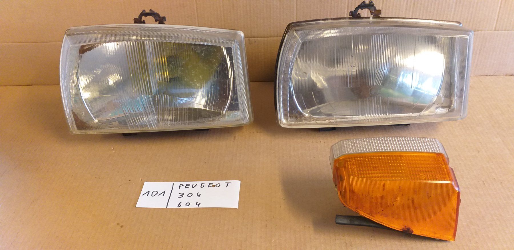 Peugeot Fari: PEUGEOT  304  PHARES  /  604  CLIGNOTEUR  OLDTIMER – Usato da cortébert venduto da rlv