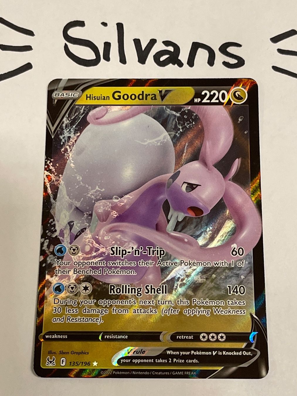 Pokémon Carte collezionabili: Goodra V 135/196 Lost Origin Verlorener Ursprung Englisch – Nuovo (secondo la descrizione) da Wil SG venduto da Silvans