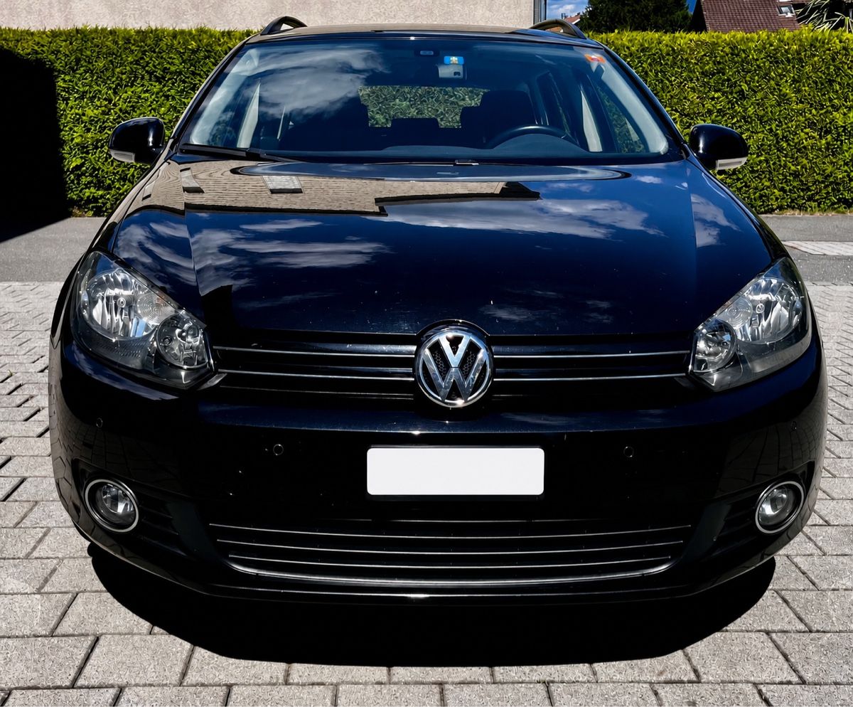 VW Automobili: VW Golf 4 Var. 1.4TSI, schwarz – Usato da Niederlenz venduto da Markus-74 1