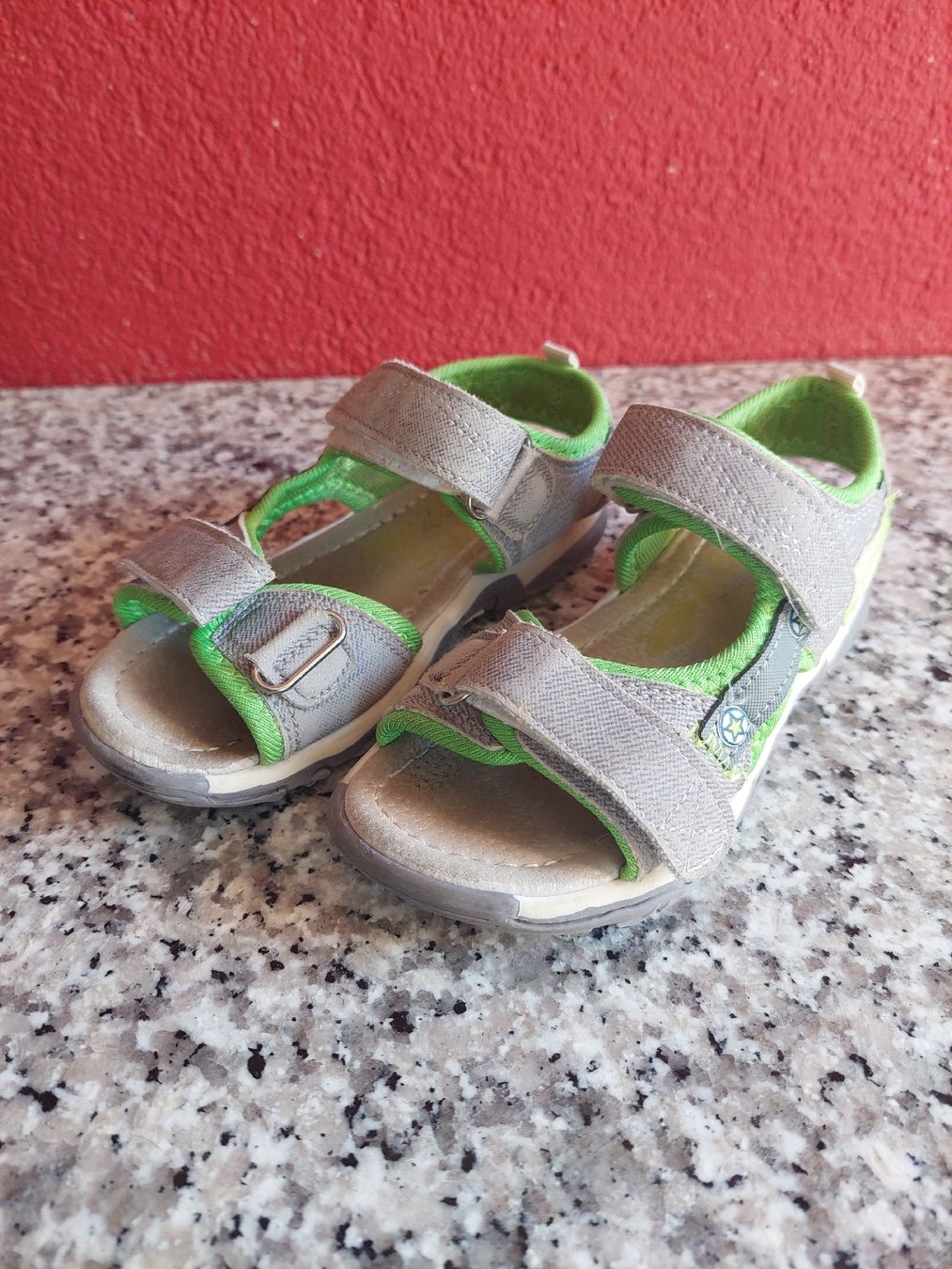 Scarpe per ragazzi: Kindersandalen 27 – Usato da Stettlen venduto da Dolores1987