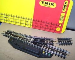 Trix Express 4361 Elektroweiche links, H0, neuwertig in OVP