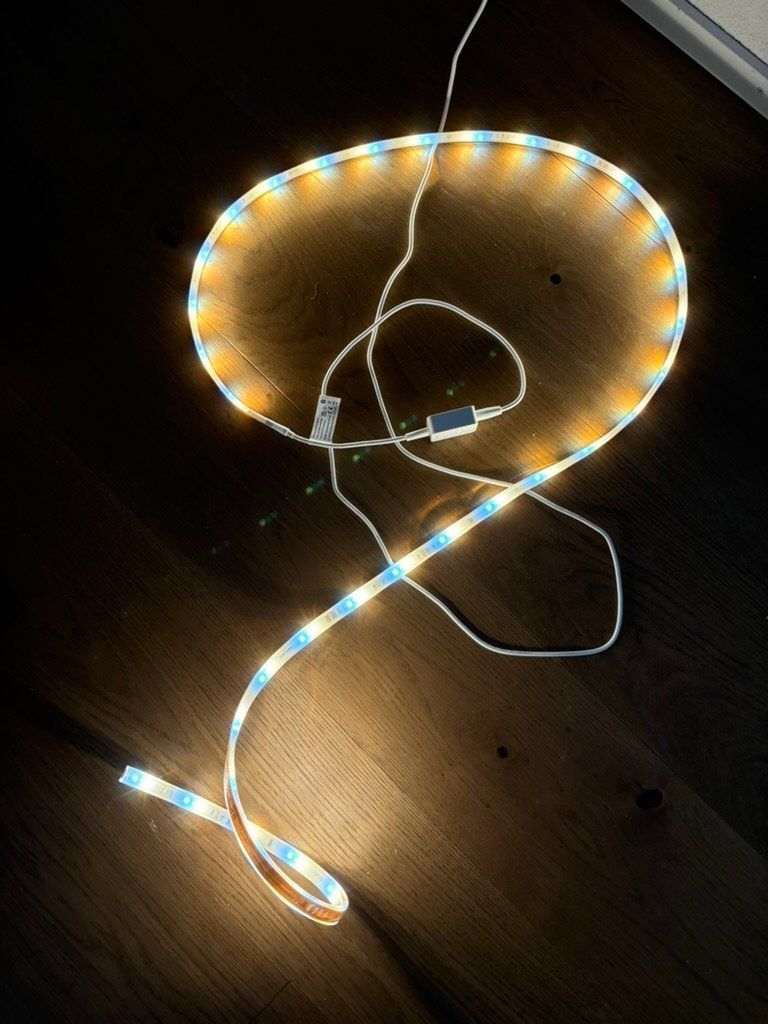 Philips Lichterketten & Leisten: Philips Hue Lightstrip Plus (2m, mehrfarbig) – Gebraucht aus Fislisbach von Nelehmu 1
