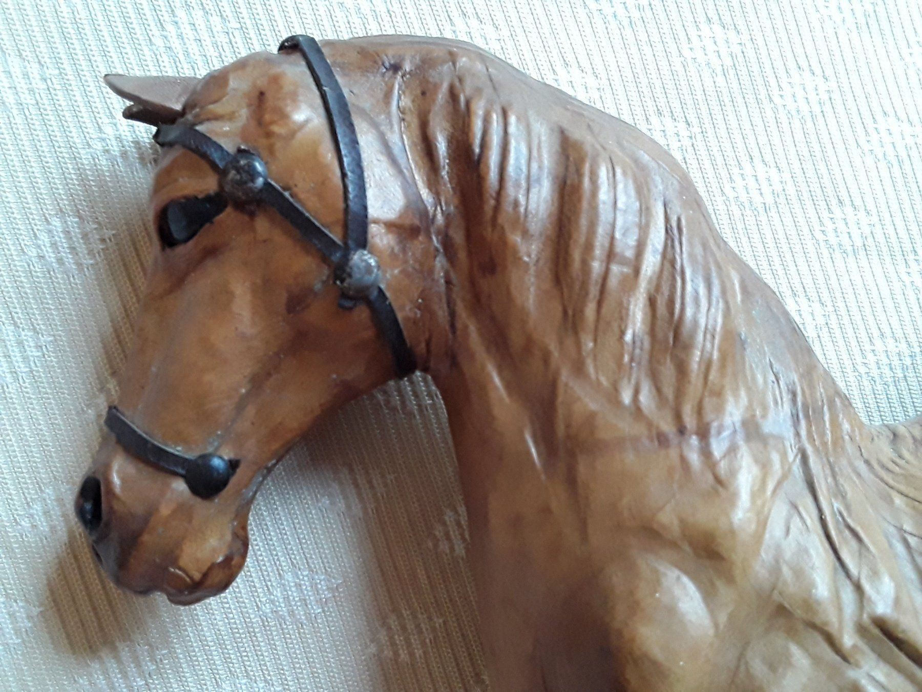 Statuette: Grosse Pferdefigur Antik Leder – Usato da Zürich venduto da helsan 1