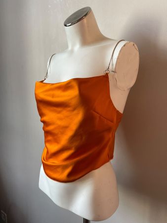 Haut satiné orange bretelles en chaînes - taille M
