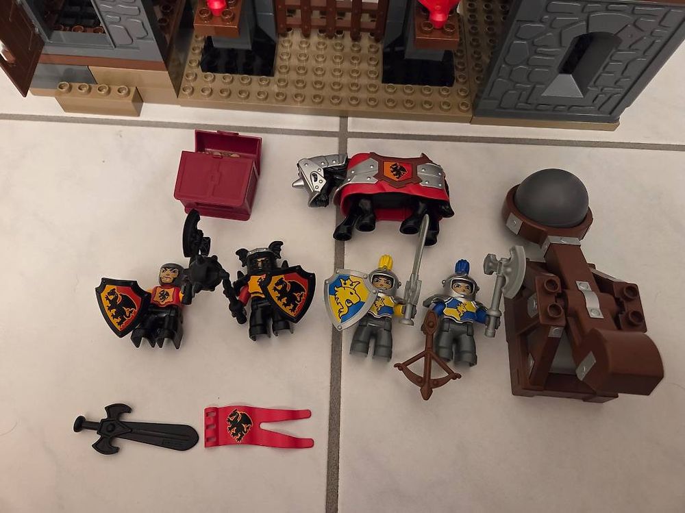 LEGO DUPLO 4777 Ritterburg 4 Rittern, Pferd & Katapult VB (Gebraucht ...