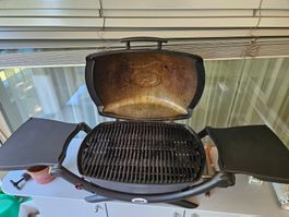 Weber Q2000 Gasgrill mit Seitentischen – Top Zustand