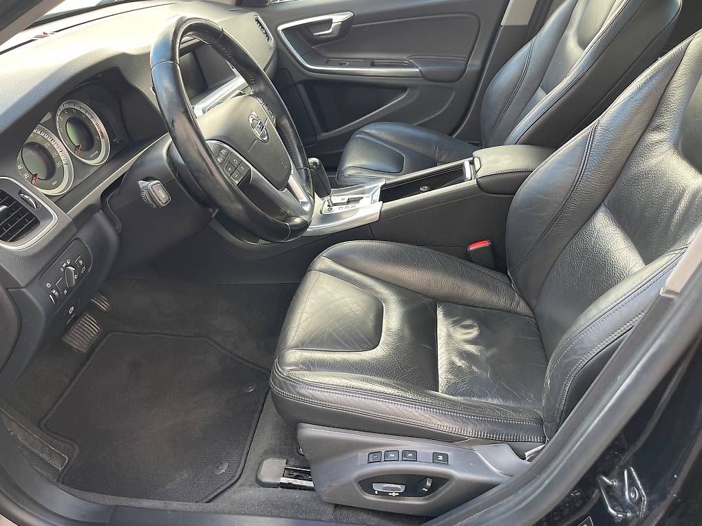 Volvo Automobili: VOLVO S60 2.0T Summum Powershift – Usato da Bülach venduto da Nbosshard 5