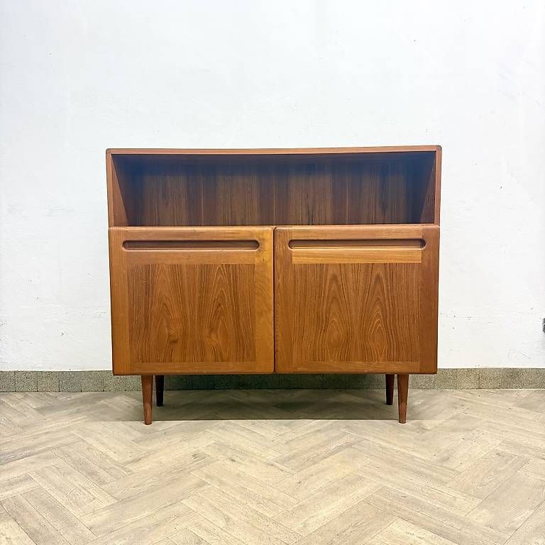Cassettiere: Mid Century danish teak Sideboard by DYRLUND – Usato da basel venduto da vintory.ch