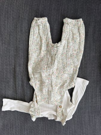 H&M Latzhose mit Shirt geblümt Grösse 56 guter Zustand