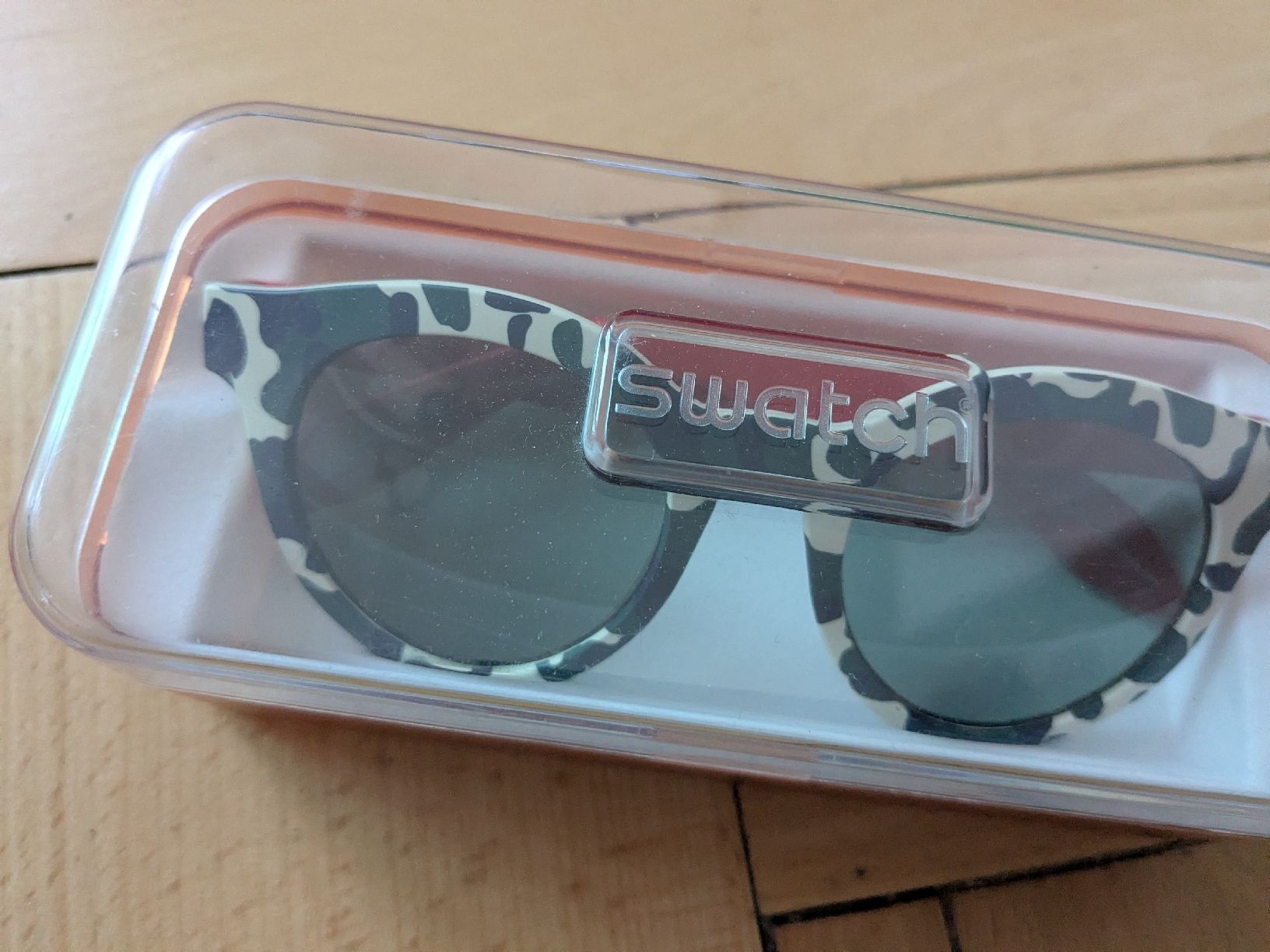 Occhiali & Lenti: Lunettes de soleil Swatch comme neuves – Usato da Genève venduto da maiakovski 3