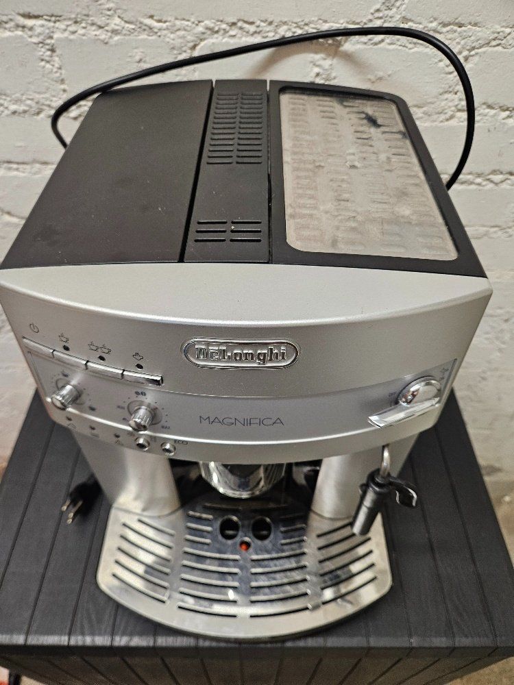 De'Longhi Macchine per caffè & Macchine per espresso: DeLonghi Magnifica – Usato da Zürich venduto da mimi_zh 1