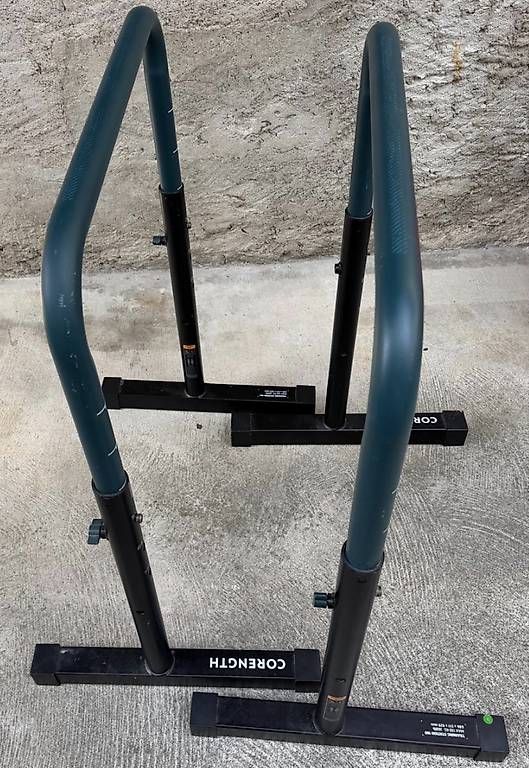 Vélos d'appartement: Barres à dips réglables – D'occasion à Orbe par tom_q2vy 1