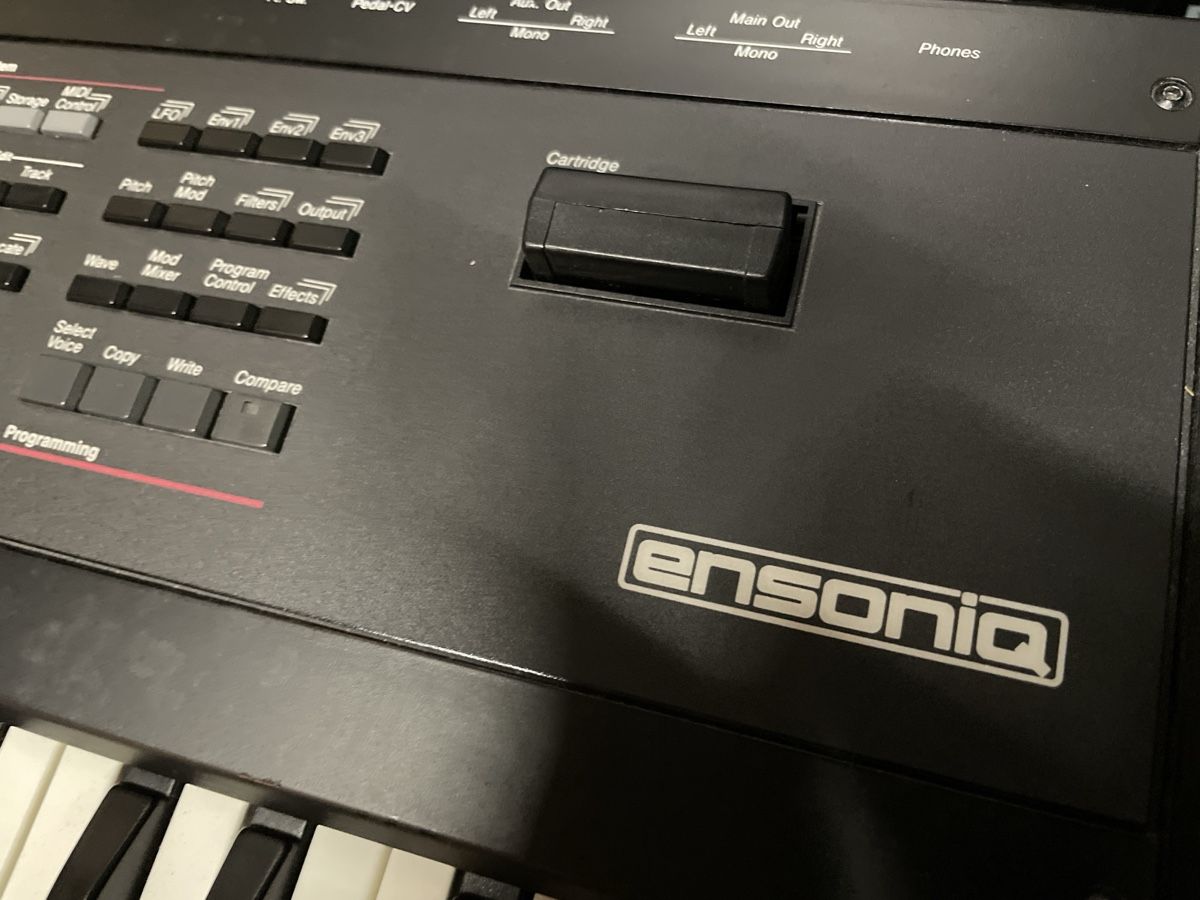 Ensoniq Strumenti musicali: Ensoniq SD-1, mit Cartridge – Usato da Tüscherz-Alfermée venduto da schneider_rl4 2