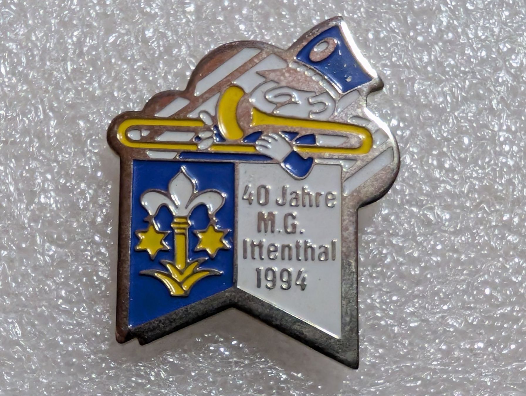 Plaketten & Abzeichen: Ansteckpin 240: MG Ittenthal – Gebraucht aus Oppligen von Pin-Fall-Shop
