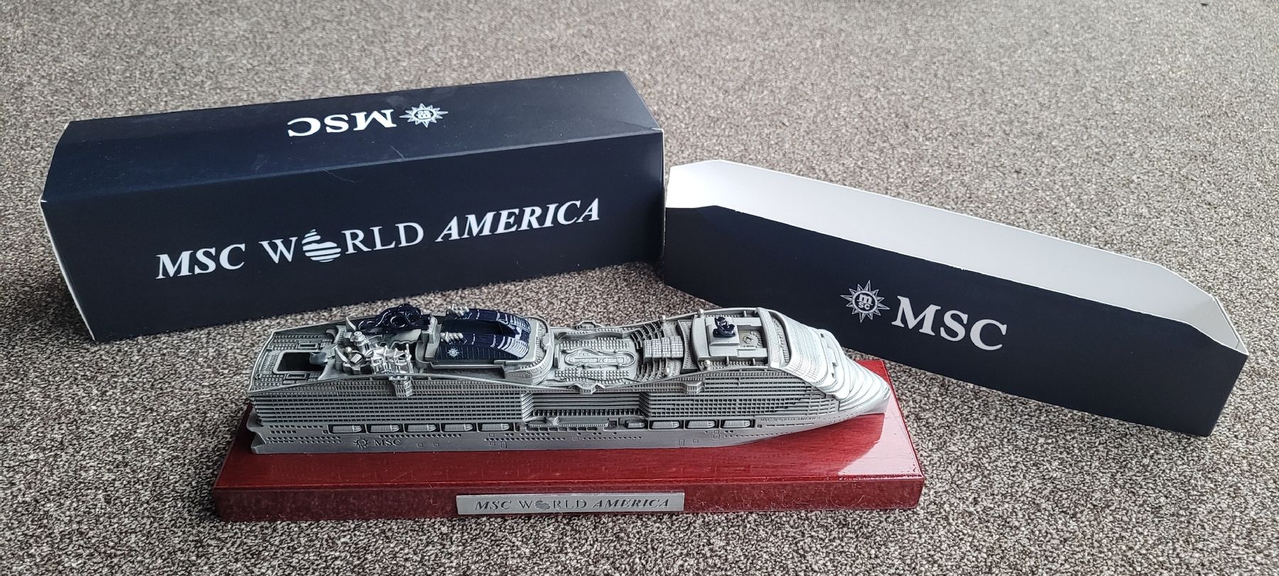 Kit di modellismo & Modellini statici: MSC Word America – Nuovo e nell'imballaggio originale da Seon venduto da Granadille 1
