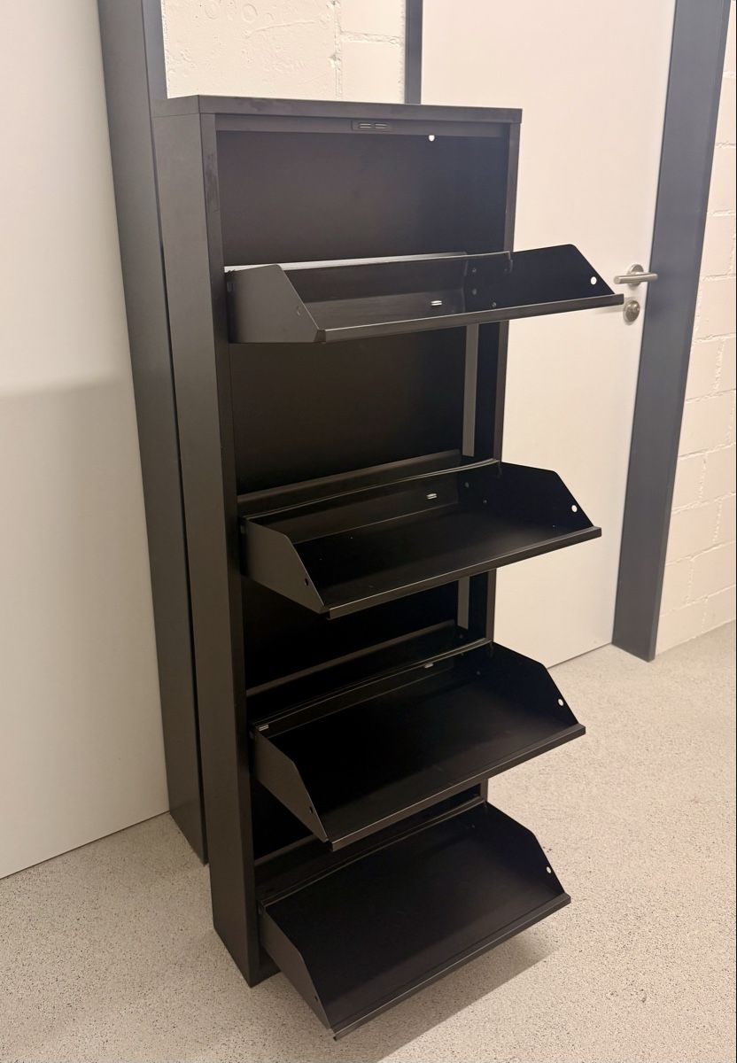 Camions-bennes: Schuhschrank – D'occasion à Wetzikon ZH par LaiLu
