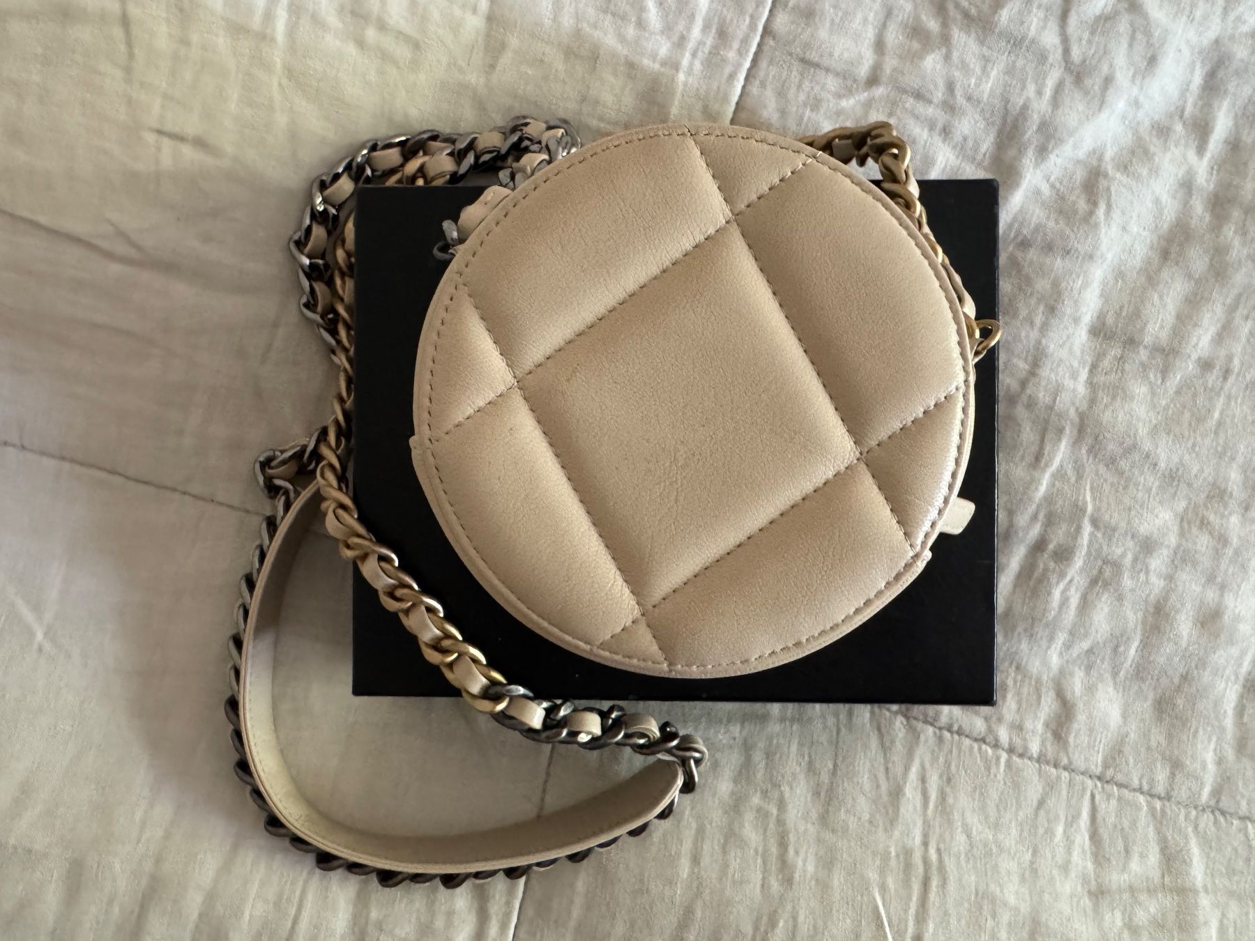 Chanel Borse da donna: Chanel 19 runde Clutch Lammleder Beige – Usato da Zürich venduto da juliazh 5