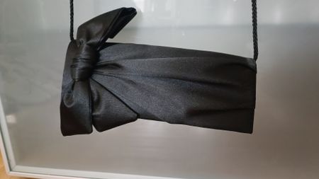 Elegante Abendtasche / Clutch schwarz mit Schleife