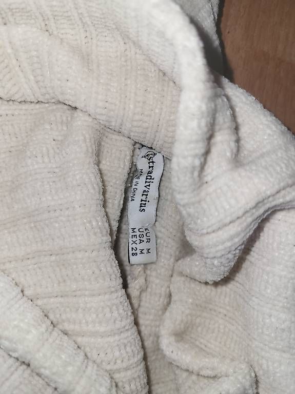 Maglioni & Felpe: Stradivarius Rollkragenpullover (bauchfrei) Grösse M – Usato da Pfungen venduto da meierda89 1
