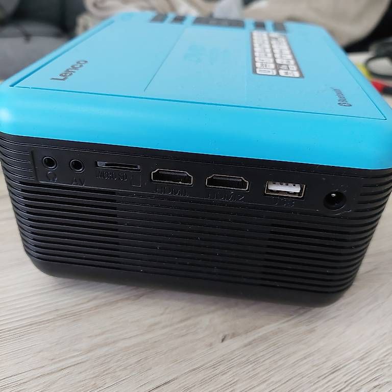Lenco Lettore multimediale portatile: Lenco Projector mit DVD Player – Usato da Kollbrunn venduto da bahati 1