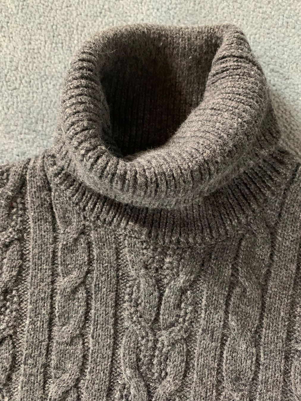 Calvin Klein Pullover & Sweatshirts: Calvin Klein, Rollkragenpullover grau, Gr. M – Gebraucht aus Wiesendangen von Babalegi 1