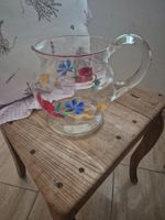 Glaskrug mit Blumenmotiv handbemalt