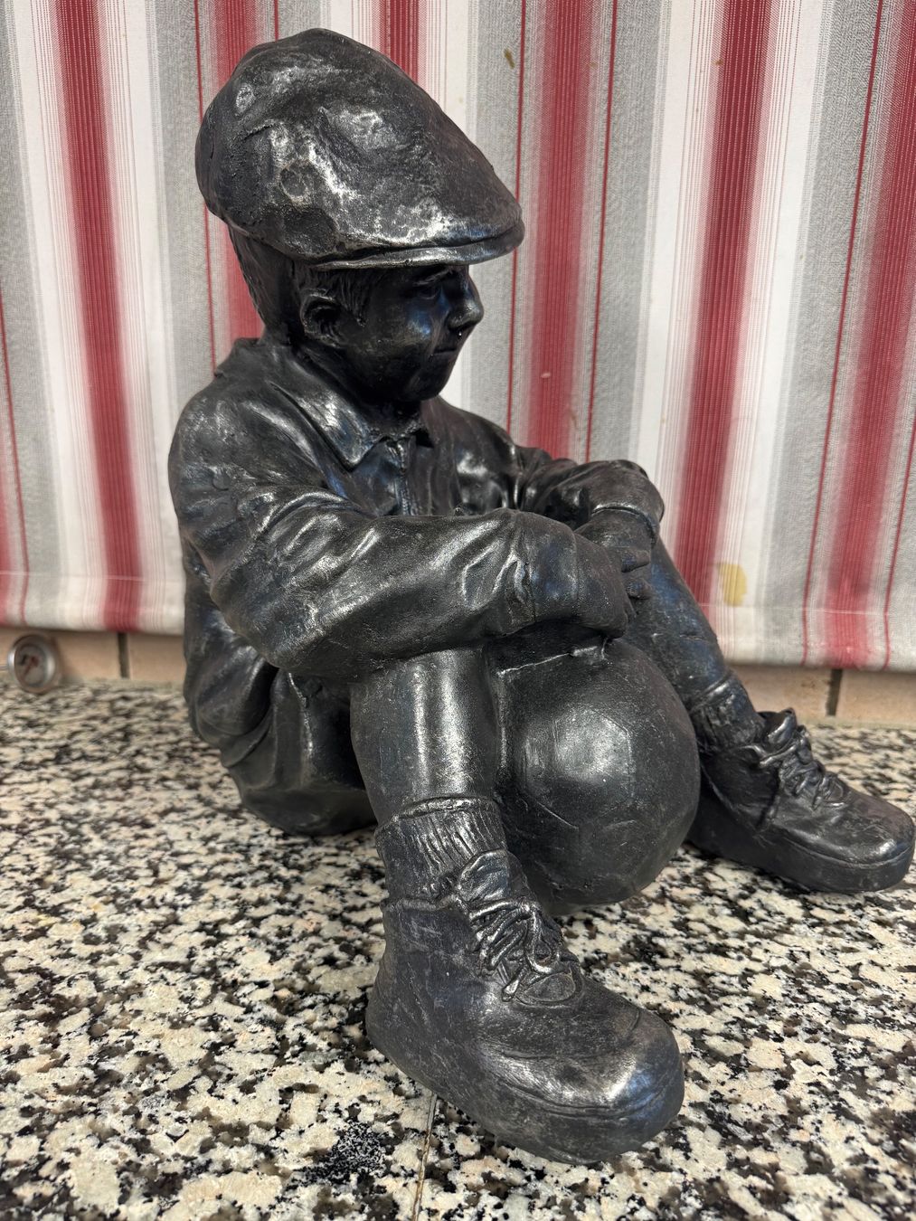 Tutte le decorazioni: Sitzender Knabe.   Tolle Ausstellungs-Figur – Usato da Winterthur venduto da sportdisco2 3