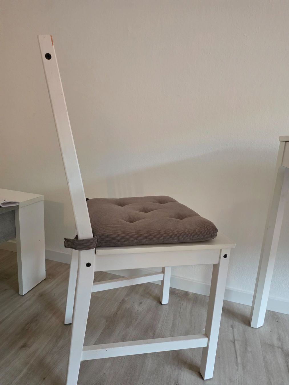 Ikea Sedie: 2Sedie bianca massiccia con cuscino - Ikea – Usato da Chiasso venduto da fra_fv8p