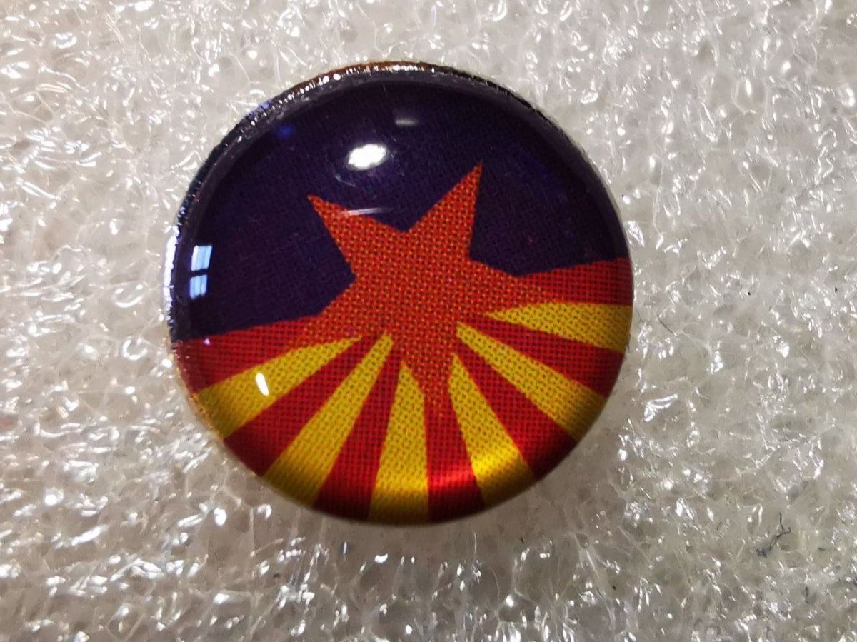 Spille & Fermagli: Ansteckpin 1: Flagge US Bundesstaat – Usato da Oppligen venduto da Pin-Fall-Shop