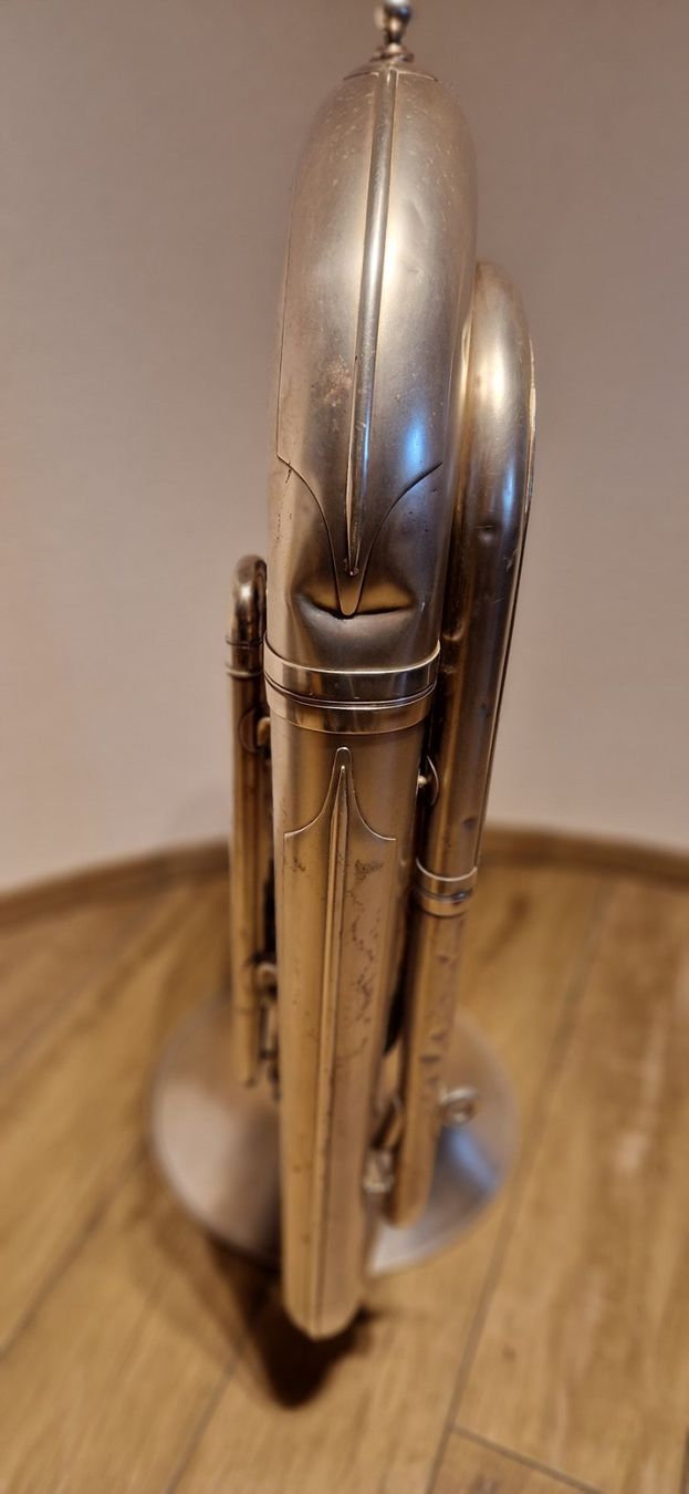 Besson Musikinstrumente: B-Tuba Besson mit Koffer – Gebraucht aus Buus von  6