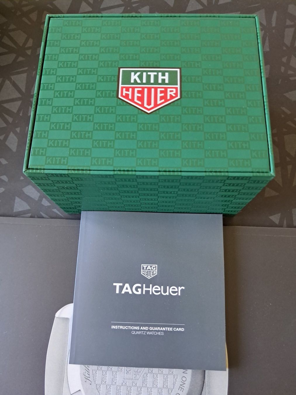 Tag Heuer Uhren: Tag Heuer Formula 1 Kith-Geen – Neu und originalverpackt aus Niederhasli von zvb_fgn2 9